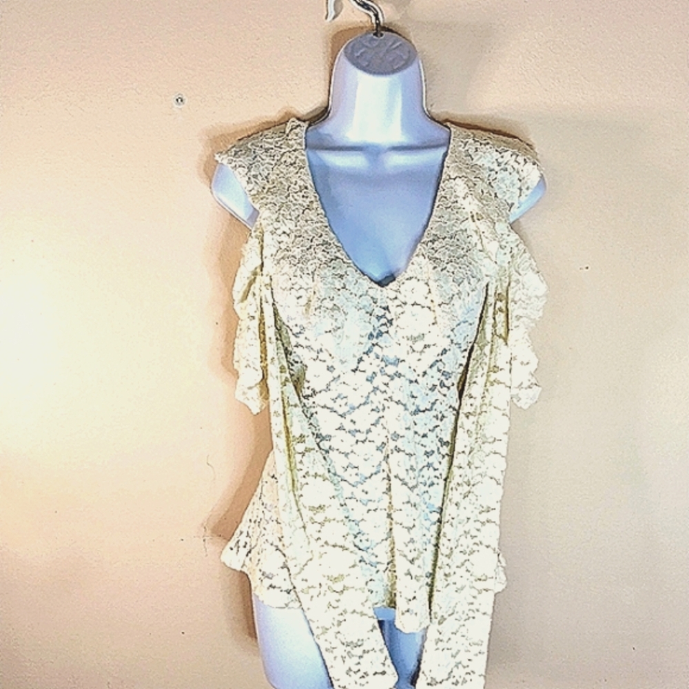 BCBG Maxazaria Lace  NWT whisperwhite XS cold shoulder long sleeve Victorian.